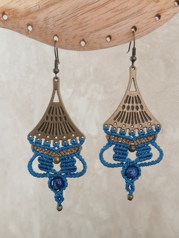 Boucles-d-oreilles-macramé-minéraux-fée-un-rêve-Léa-lapis-lazuli-bleu