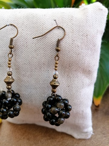 Boucles d'oreilles_perles obsidienne dorée_boule_fée un rêve_éclat de lune