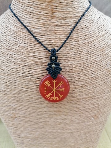 pendentif_vegvisir_collier_femme_macramé_tissage_cornaline