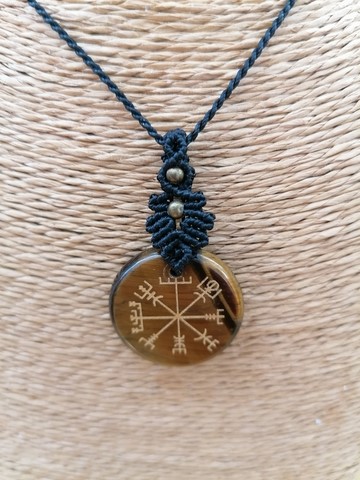 pendentif_vegvisir_collier_femme_macramé_tissage_oeil_de_tigre