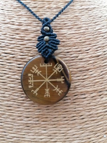 pendentif_vegvisir_collier_femme_macramé_tissage_oeil_de_tigre