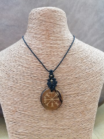 pendentif_vegvisir_collier_femme_macramé_tissage_oeil_de_tigre