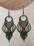 Boucles-d-oreilles-macramé-minéraux-fée-un-rêve-marie-cornaline-vert